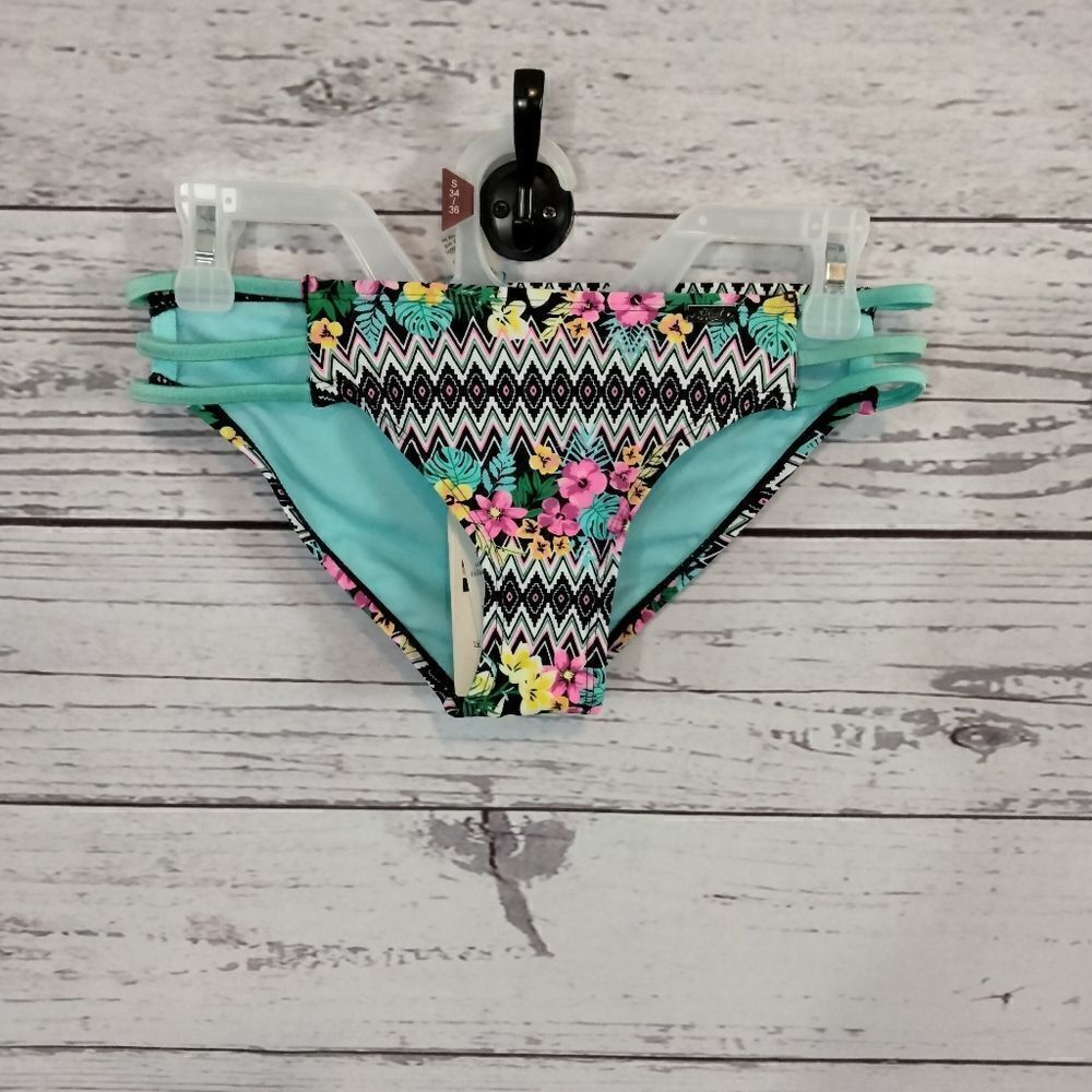 NWT: "Heat" woman's bikini bottoms - Picture 2 of 13